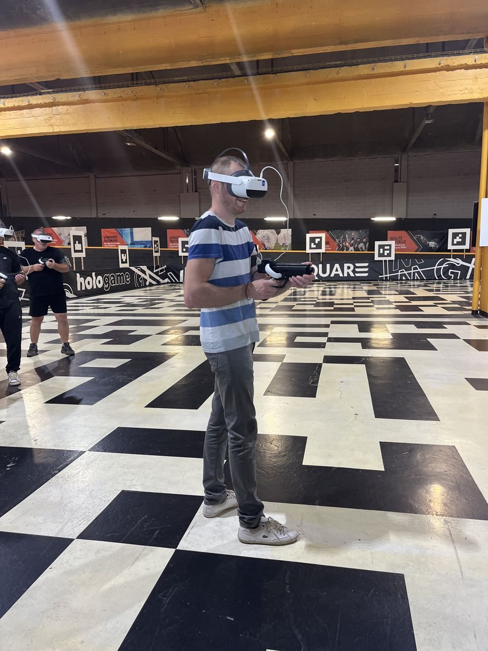 Session de réalité virtuelle en groupe chez Team Square